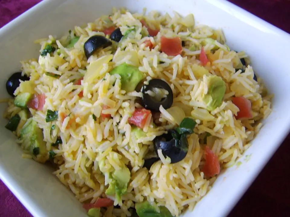 Rice with Tomatoes, Avocado and Black Olive